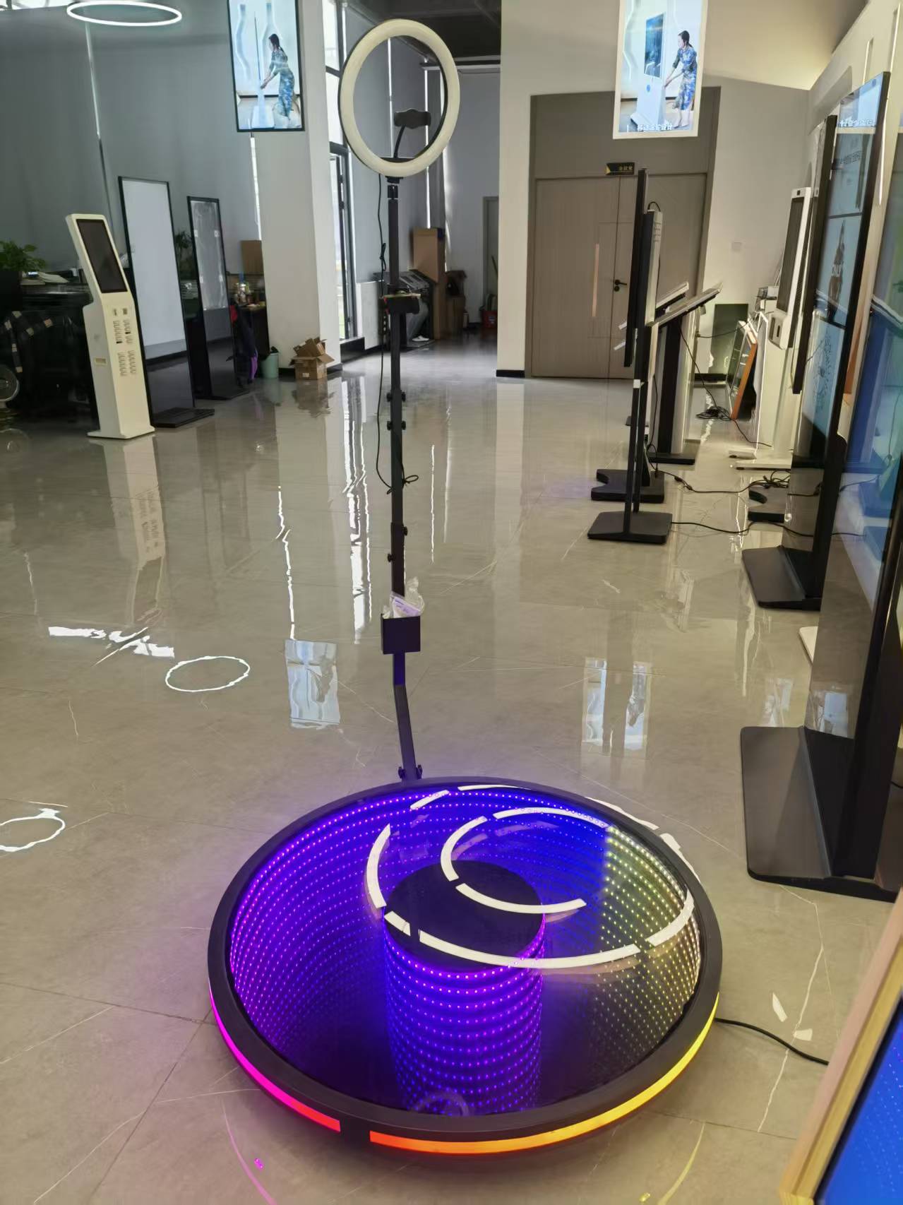 Aynalı LCD Ekran Dijital Tabela ve Etkileşimi Nasıl Geliştirir?