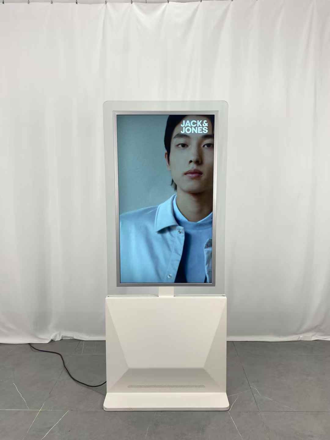 Çift taraflı 32/43/55/65 inç LCD şeffaf dijital zemin ekran kiosk